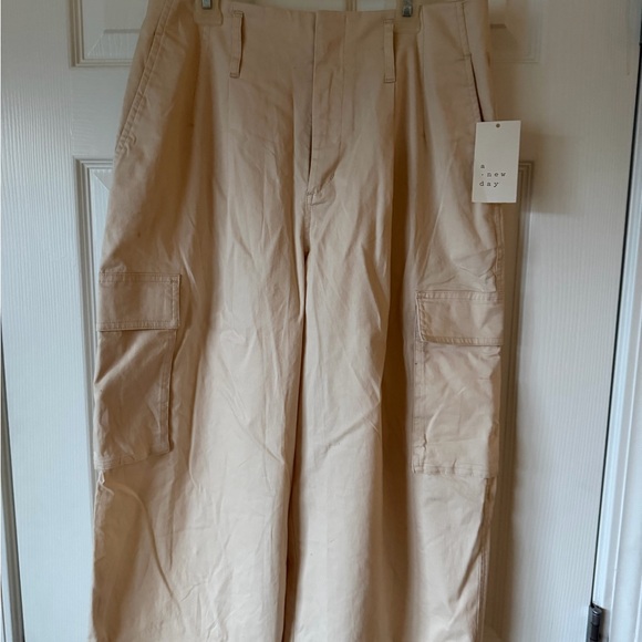 NWT A New Day Woman’s Cargo Pants - Picture 5 of 5